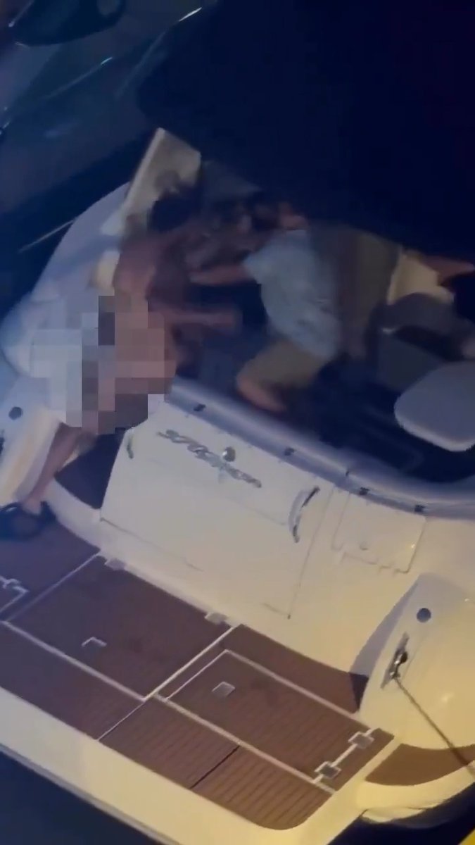 NO ONE wants to fight a naked guy 😂 Naked guy jumps off of Division bridge in Chicago, climbs into a seemingly random boat, fights a couple guys onboard, then puts on a ring buoy and jumps into the lake. #CityLife #chicago #crime #naked #boating #sailing #LakeMichigan #crime #FailedState #democrats