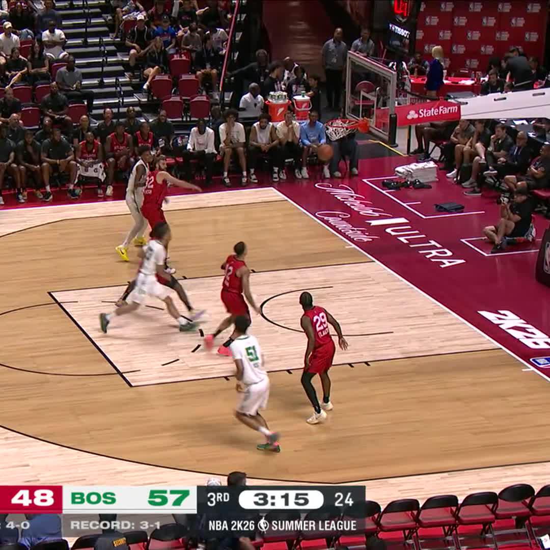 At the buzzer for Aaron Scott 🚨