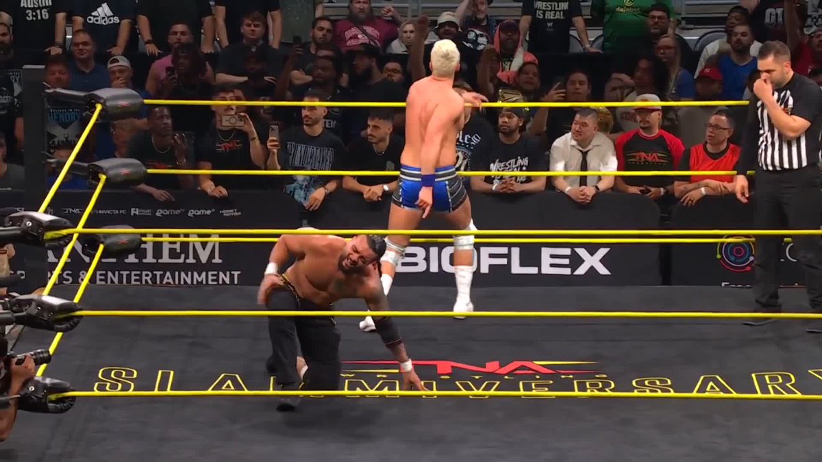 .Joe Hendry found his moment but the Standing Ovation wasn't enough to keep Mike SANTANA🇵🇷 down! Watch #TNASlammiversary LIVE on TNA+: