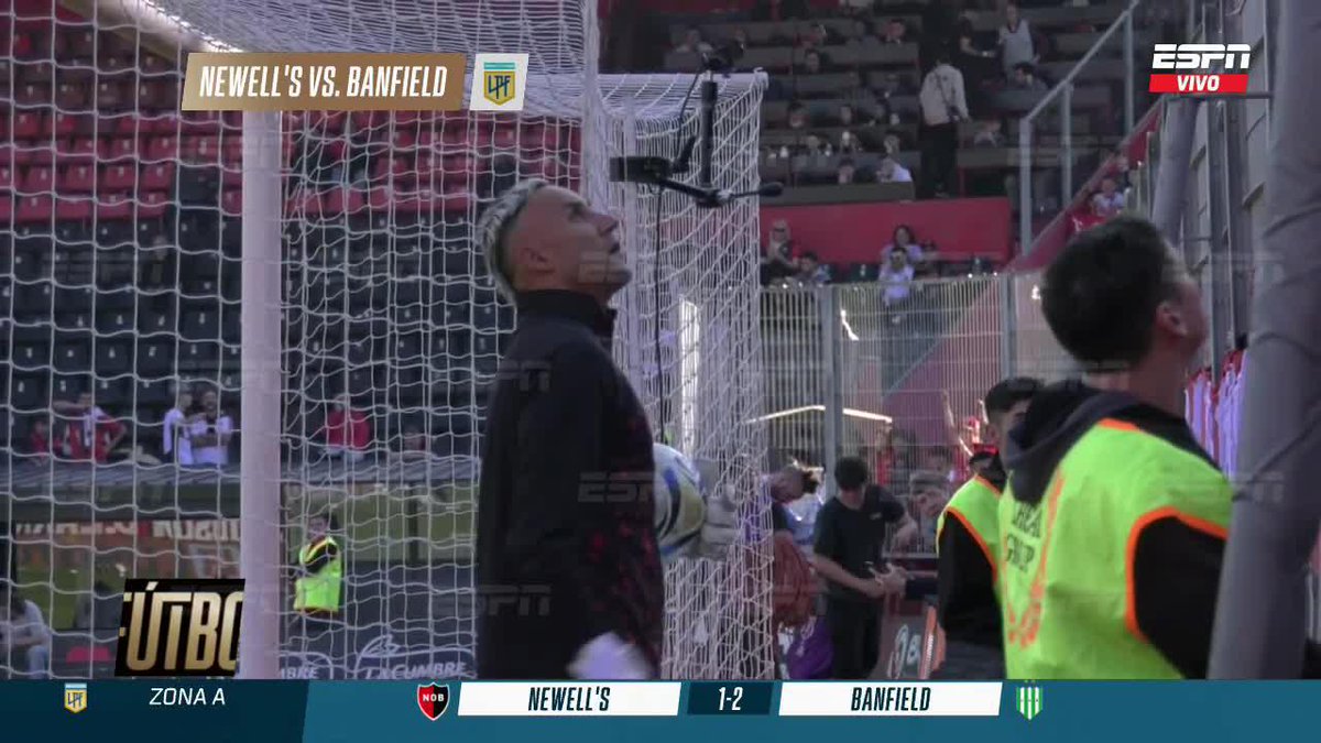 Jugo en el real Madrid, gano 3 champions al hilo Y le están gritando "Estas jugando Newells, no te confundas" QUE PEDAZO DE PAIS VIEJO