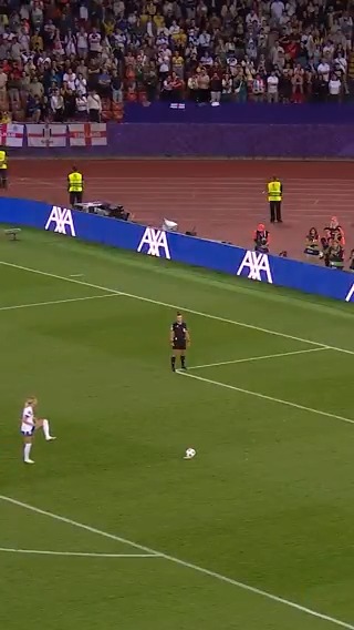 Chloe Kelly's penalty routine 👀 #WEURO2025