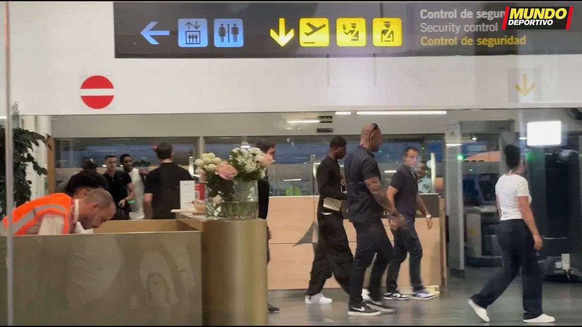 Marcus Rashford has arrived in Spain to complete a loan move to Barcelona ✈️