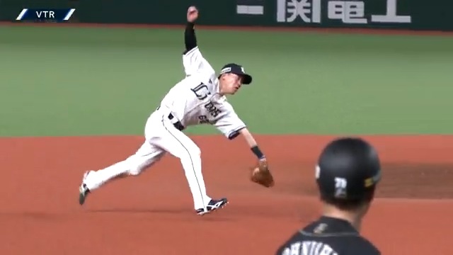 #滝澤夏央 巧みなグラブさばきから流れるようなランニングスロー💨 これには解説も思わず「滝澤たまらん‼」 視聴はこちら[初月無料] ▶️: #seibulions #パリーグ #ベースボールLIVE
