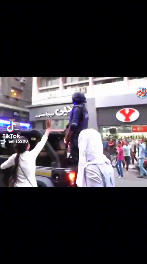 احنا الشعب اللى بياخد سيلفي مع شرطته وجيشه ايه الفخر ده😌 حتفضل رايتك يابلدى مرفوعة ومنصورة بتلاحم شعبك وجيشك وشرطتك #مصر_دوله_قويه_لاتمس #احباط_مخططات_الارهابية #الأمن_الوطني #في_رباط_الي_يوم_الدين