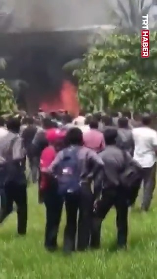 Bangladeş’te bir eğitim uçağı okula düştü, 18 kişi hayatını kaybetti.