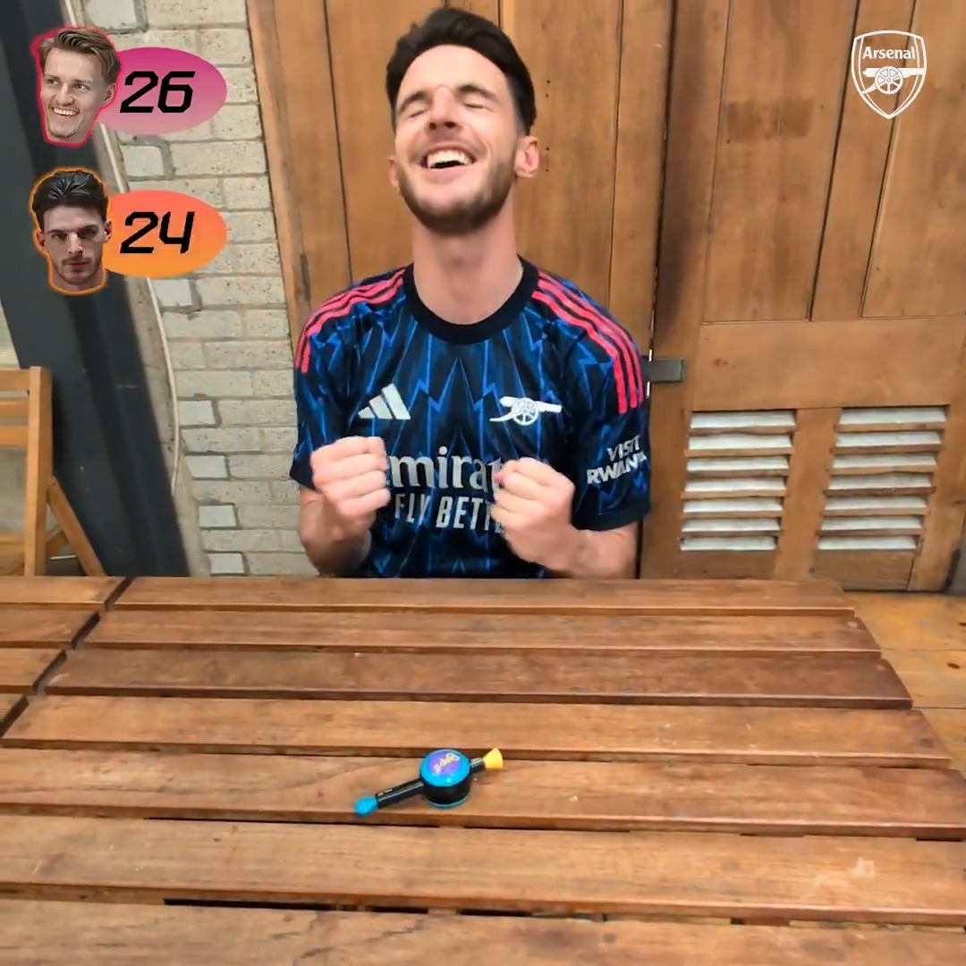 The Arsenal take on Bop It! again. This time, with a twist… 😅 Our new 2025/26 away kit is available now 🛒 🤝 adidas Football