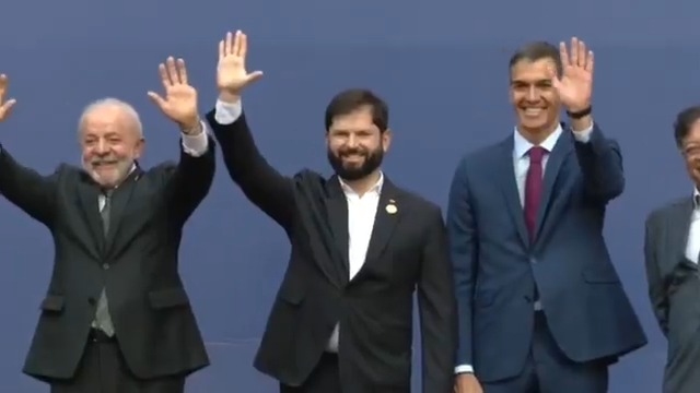 Gracias, presidente Gabriel Boric Font, por tu acogida. Ya en Chile. Hoy, los líderes de cinco países expresaremos nuestro compromiso con la democracia y el multilateralismo ante la involución en libertades y derechos de la que el mundo es testigo. #DemocraciaSiempre