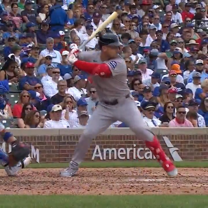 Not over this pinch-hit Breggy bomb 🤌 JetBlue's #FlyestPlays
