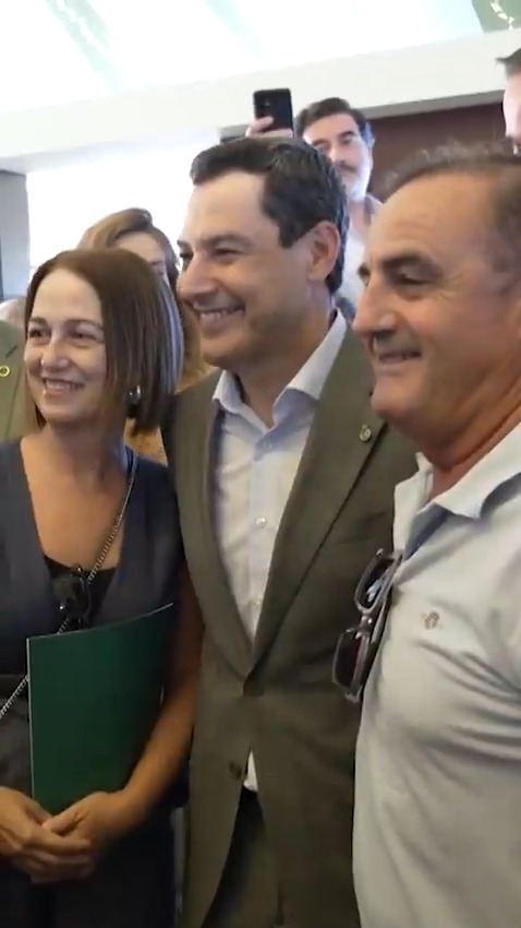 Somos la gran potencia agrícola de Europa gracias a vuestro esfuerzo y nos sentimos orgullosos de ello. Entregamos una parte de 175 M€ en ayudas para renovar la maquinaria a agricultores de Jaén. Estamos con vosotros. ¡Gracias por vuestro cariño!