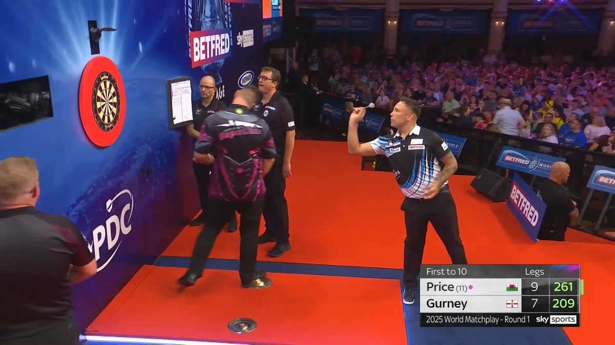 TEMPERS FLARE! 😤 Some serious spice at the end of that one between Gerwyn Price and Daryl Gurney! 🌶️ Price comes through a real battle to go through to the second round! 🏴󠁧󠁢󠁷󠁬󠁳󠁿 📺 #MatchplayDarts | R1