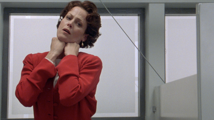 Copycat (1995) had one of the scariest opening scenes of all-time.