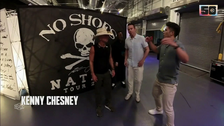 "It's the G-Rand Canyon." 😭 Gary Striewski and Randy Scott had everyone jealous of their Arizona endeavors (mostly because of Kenny Chesney 😅)