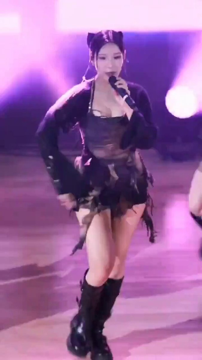 Chowon from LIGHTSUM