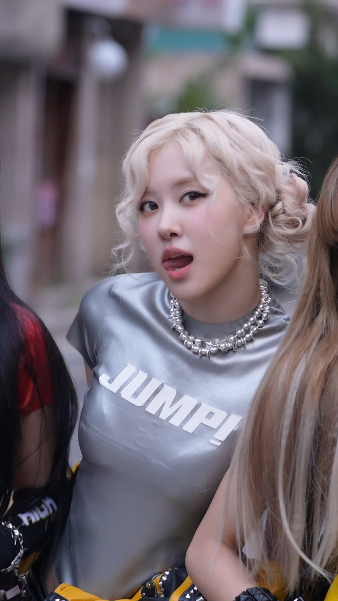 ‘뛰어(JUMP)’ with 로제 🎬'뛰어(JUMP)' M/V : #BLACKPINK #블랙핑크 #ROSÉ #로제 #뛰어 #JUMP