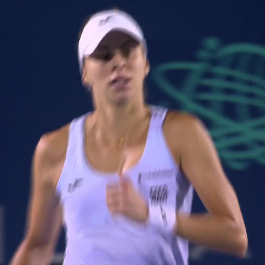 Bringing the 'W' to Washington ✌️ Magda Linette pushes past Collins 7-5, 6-4 to advance to Round 2. #MubadalaCitiDCOpen