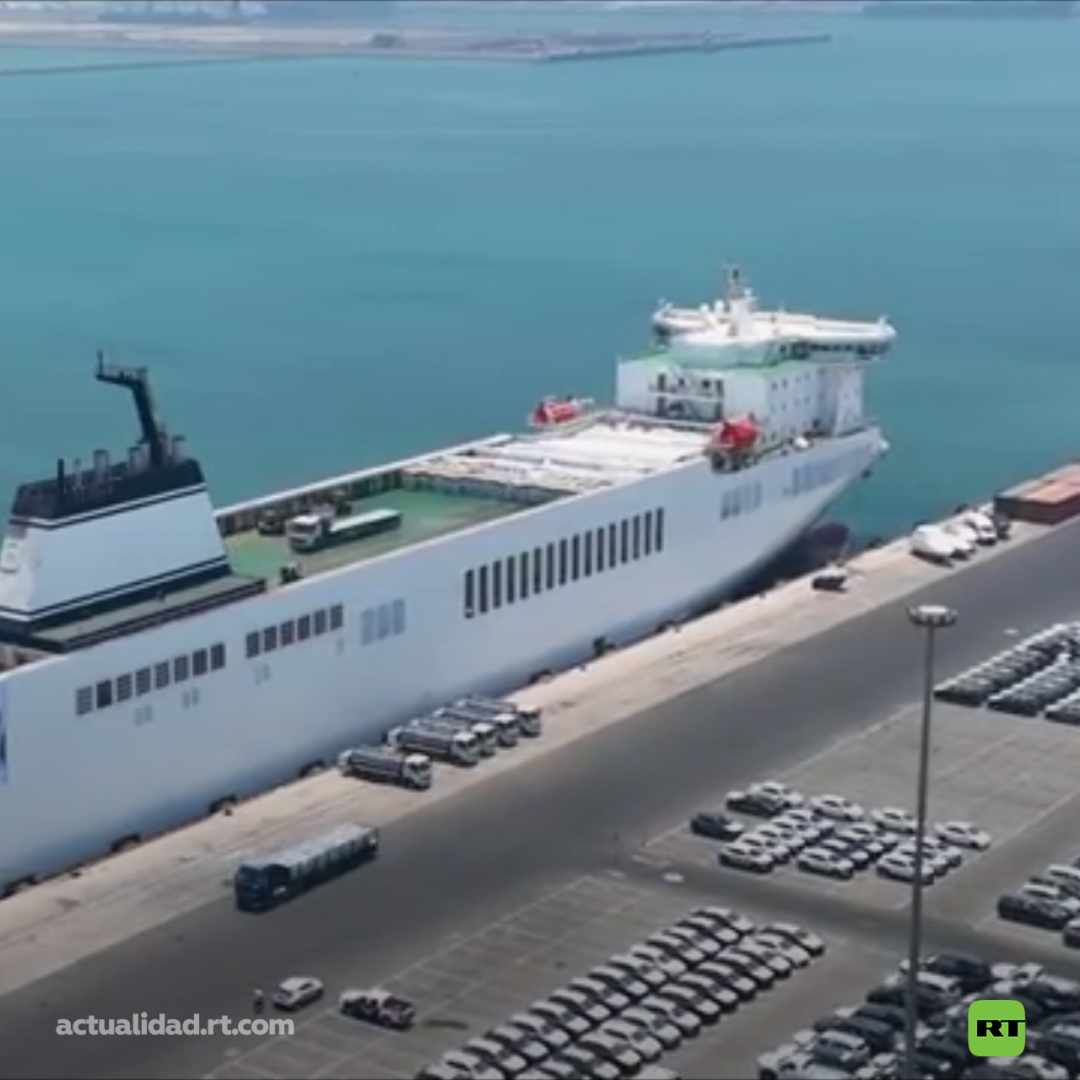 Los Emiratos Árabes Unidos envían buque con ayuda récord hacia Gaza 🚢🇦🇪🇵🇸 Más de 7.000 toneladas de alimentos, medicinas y refugios partieron desde Abu Dabi hacia Gaza como parte de la operación humanitaria ‘Chivalrous Knight 3’.