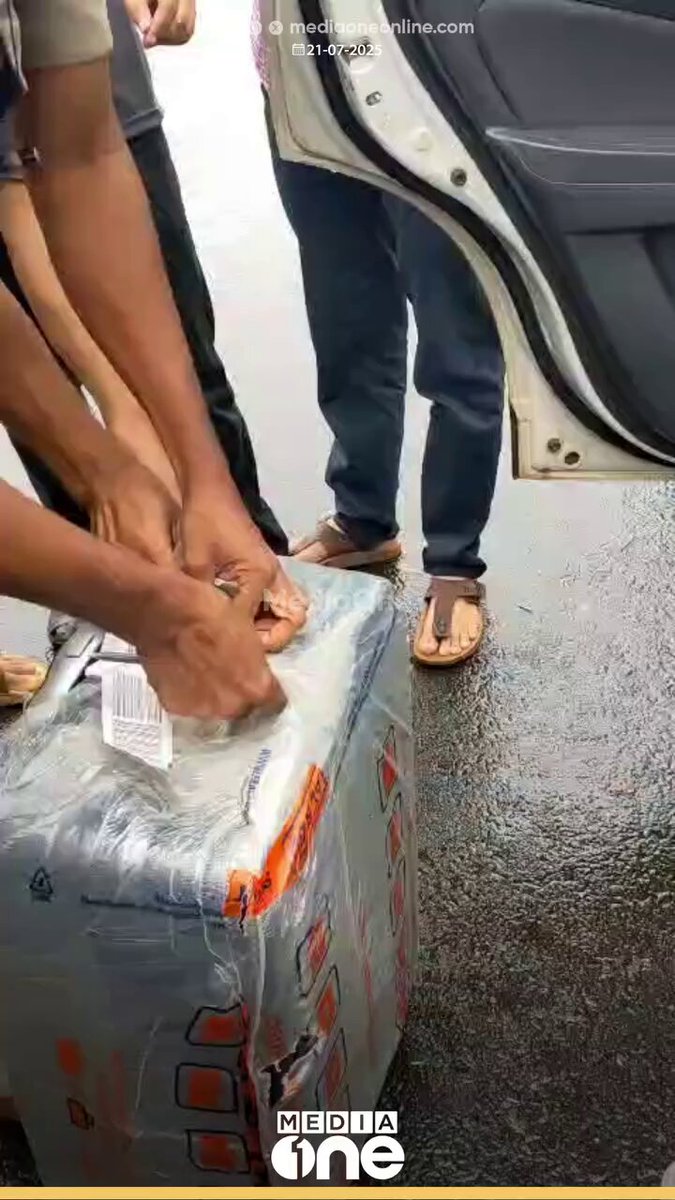 'Visuals of MDMA seizing about one kilo from a young woman who came from Oman in Karipur. Surya, a native of Pathanamthitta, was arrested. 100% literacy saaaaaaar