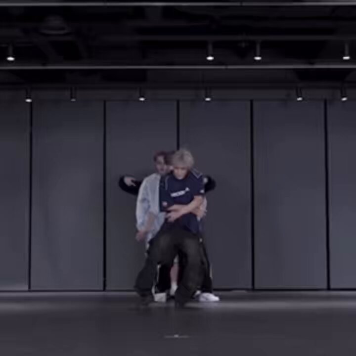 แต่ท่าเปิดแยกร่างเท่จริงๆ นะ คิดได้ไงอะ🥺🥺🥺