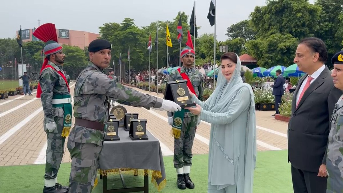 "نشہ" کرنے والوں کی "پنجاب " میں اب کوئی جگہ نہیں، انکے لیے پولیس فورس تیار ہو گئی ہے 😂