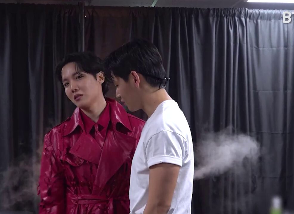 🐯: (stares at the honey) 🐿️: Wanna try? 🐯: Yeah 🐿️: You do? 🐯: Yeah 🐿️: Want a spoon? 🐯: Yeah 🐯: (tries a scoop of honey) 🐿️: I always have a spoon of this before I perform 🐿️: It's just honey 🐯: One more?