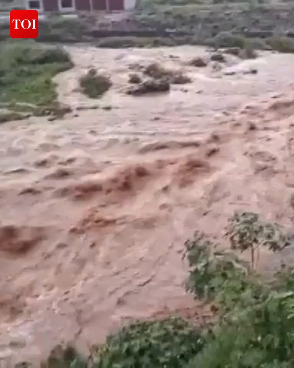 Jammu &amp; Kashmir | #Darhali and #Saktoh rivers in spate as #Rajouri district experiences torrential downpour. Watch