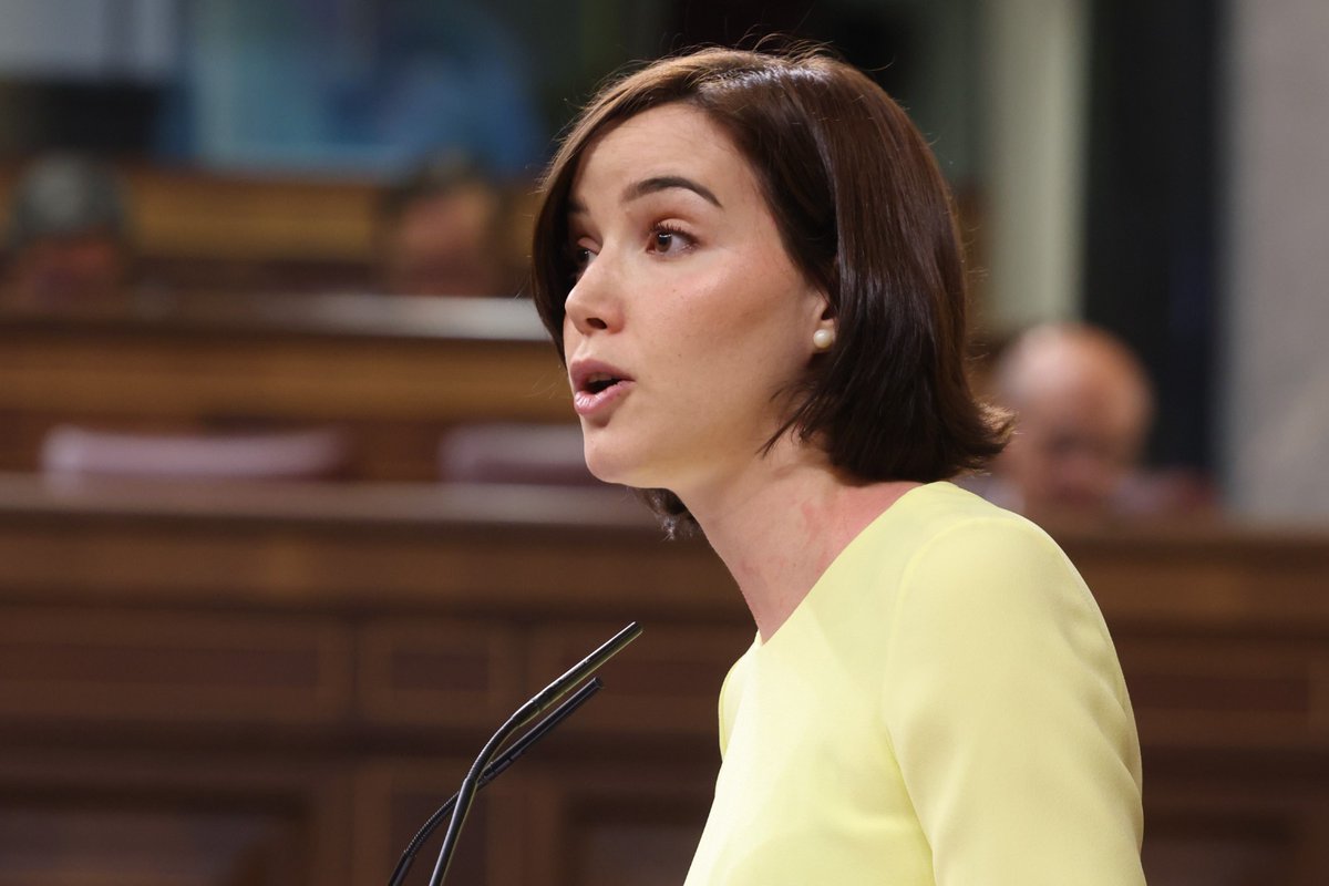 Dicen que la lengua no importa y que el masculino genérico nos incluye a todas. Pero solo proponer la inclusión del femenino en el Reglamento provoca reacciones como si se echara limón en una herida. El lenguaje refleja el poder. Negar esto es puro cinismo. 🏛️ Andrea Fernández. 🇪🇺