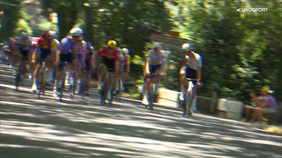 La bronca fuera de lugar de Politt a Iván Romeo por atacar en busca de la fuga. #TDF2025