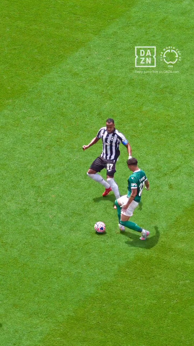 Estevao taking on players with ease is a Work of Art.😮‍💨