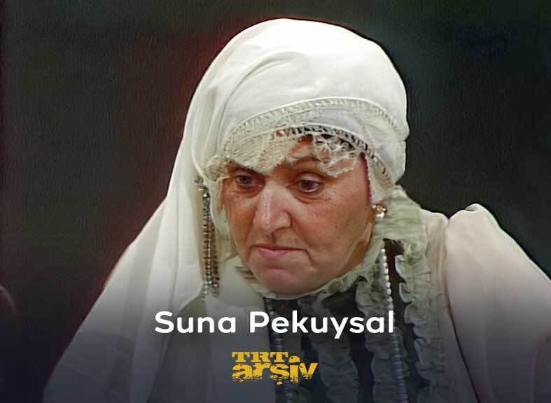 Sinema, tiyatro ve dizi oyuncusu #SunaPekuysal'ın vefatının üzerinden 17 sene geçti. Usta oyuncu 250'den fazla tiyatro oyununda ve 100'e yakın sinema filminde rol aldı. 🎭