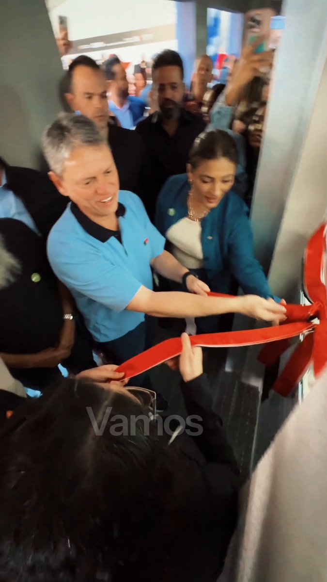 Quanta força, dona Maria. E que privilégio poder estar com a senhora nesse momento tão merecido e de tanta alegria. Foram anos de muita luta, de muitos desafios, e olha que exemplo de grandeza e superação a senhora se tornou para os seus filhos. Deus é bom e vai seguir abençoando muito a vida de vocês!