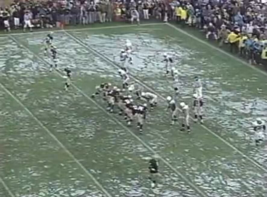 With only 40 days left until Notre Dame Football returns it’s a great day to celebrate #40 Reggie Brooks ReggieBrooks40 with this throwback clip of the 1992 Snow Bowl catch he made for two which sealed the victory! With legendary Tony Roberts on the call! ☘️