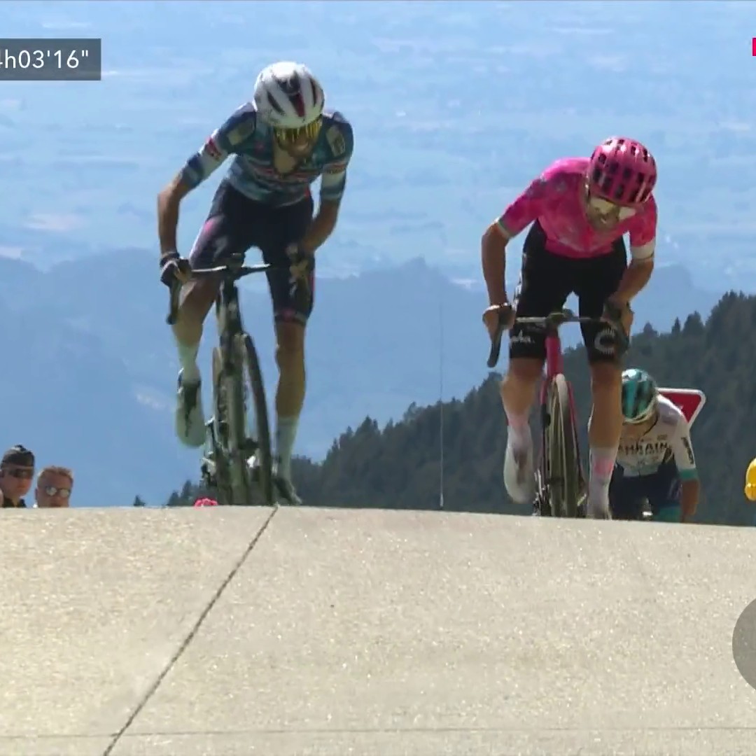🇫🇷 La magnifique victoire française ! Valentin Paret-Peintre triomphe au sommet du Ventoux, où il domine Ben Healy au sprint ! Pogacar, 5e de cette 16e étape, finit 2 secondes devant Vingegaard #LesRP #TDF2025