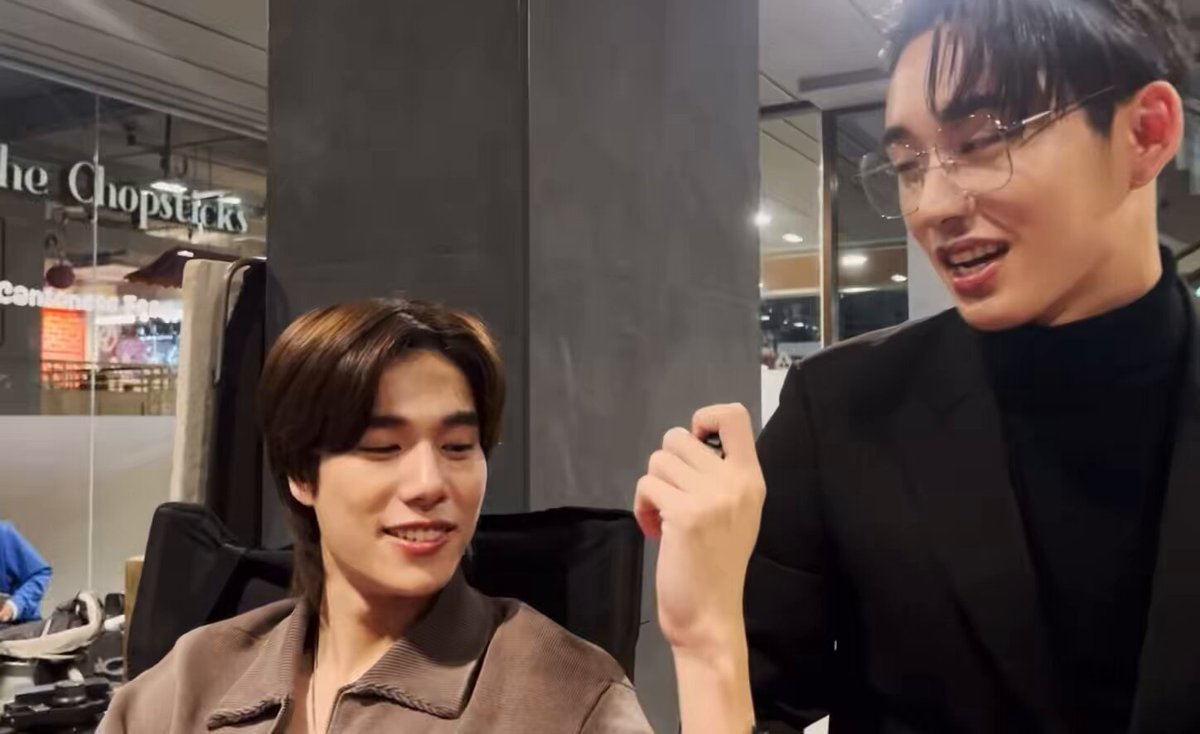 phu: not only pondphuwin but also have est, perthsanta and bonnie 🫂 can’t wait for the behind when they also join shootings 😍😍😍 yayie🤭 #GMMTVLIVEHOUSE #MeAndTheeSeries #phuwintang