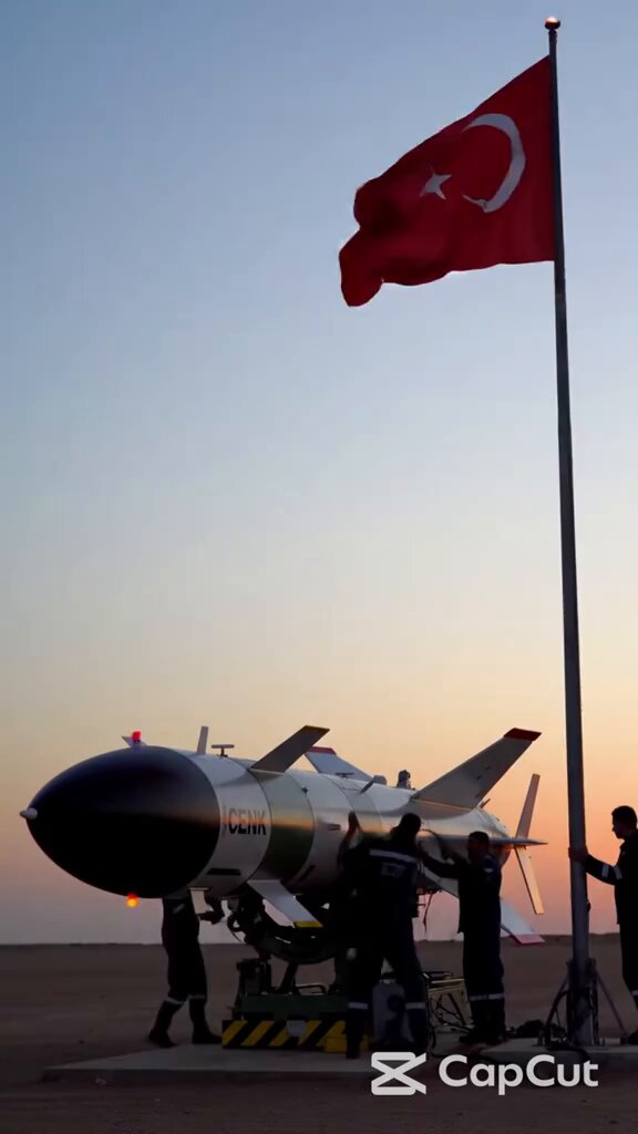 Yeniden tarih yazmak için gecesini—gündüzüne katan vatan evlatları var. #IDEF2025