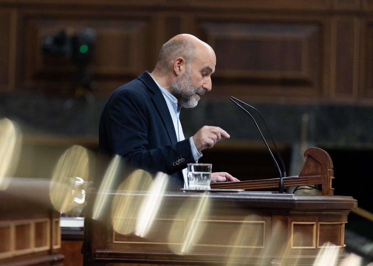 O BNG (BNG - Bloque Nacionalista Galego) votará en contra do Real Decreto-lei 7/2025 por favorecer o oligopolio eléctrico e espoliar á Galiza. «A Galiza xa sofre un espolio enerxético, producindo de fontes renovábeis máis do que consome mentres soporta proxectos sen deixar beneficios.» Néstor Rego