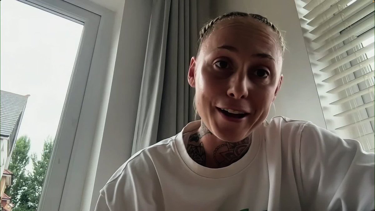 "They've been amazing" Leah Galton is full of praise for Ella Toone & Alessia Russo 🙌