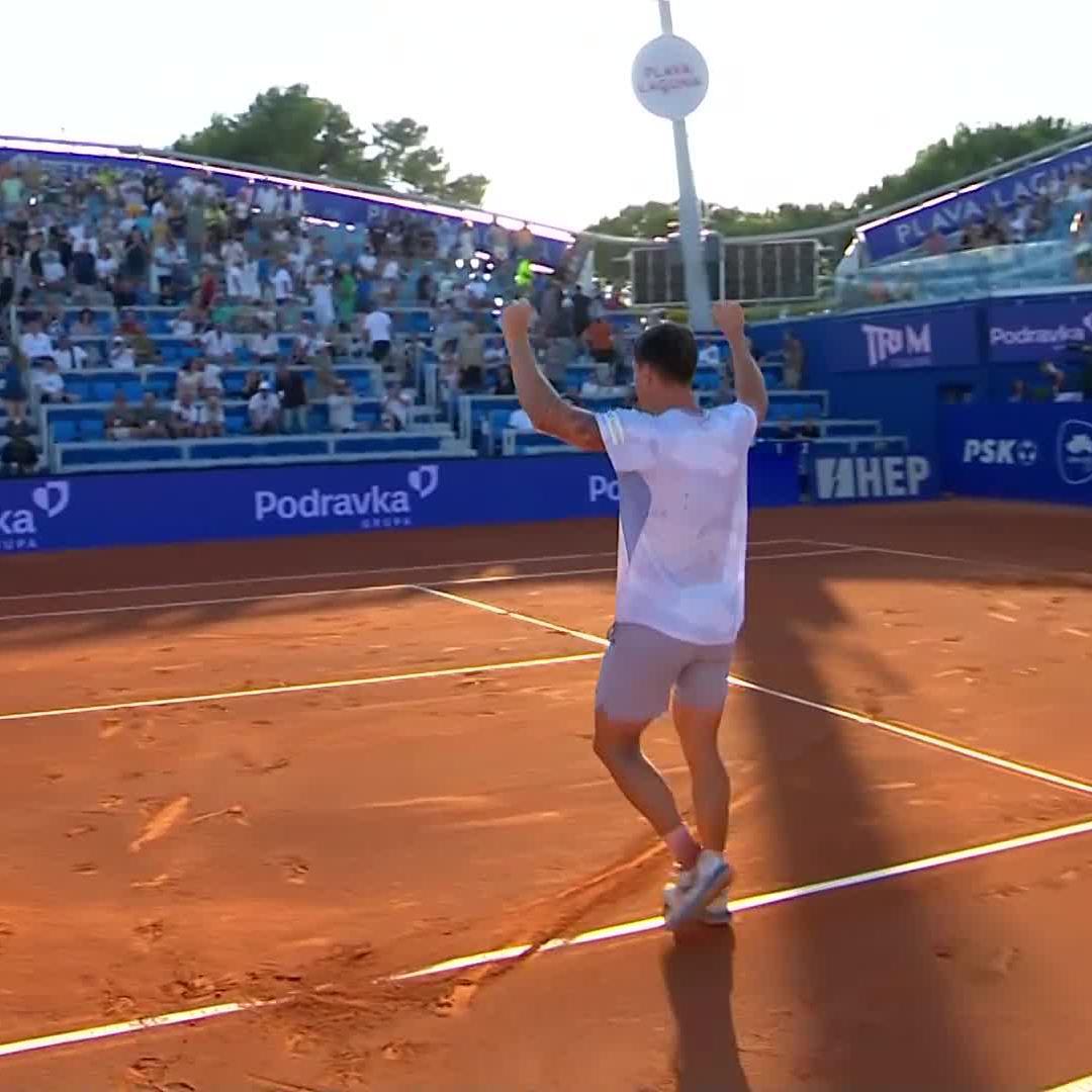 Qué manera de ganar batallas. Camilo Ugo Carabelli venció a Passaro y ya está en cuartos de final en Umag.