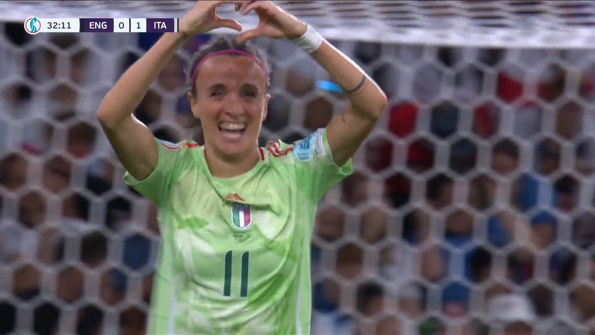 Against the run of play, Italy lead 😮‍💨 Barbara Bonansea SMASHES home to give Le Azzurre the lead!