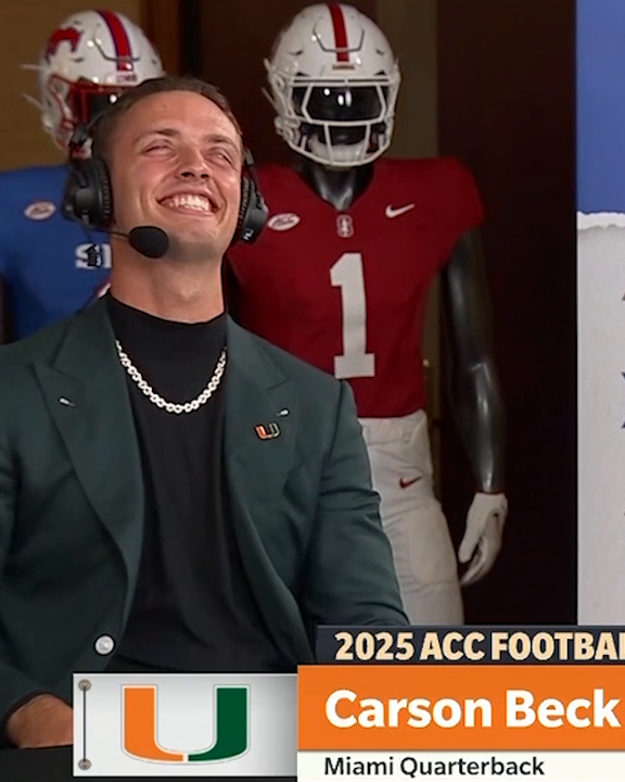 "You were at Georgia, went to Miami. I was at Georgia, went to Miami. The only difference is you got paid more than I did." Mark Richt had jokes for Carson Beck 😂😂