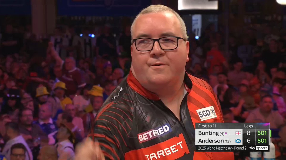 EIGHT PERFECT DARTS! 😫 Stephen Bunting misses double 12 for a nine-darter! 📺 #MatchplayDarts | R2