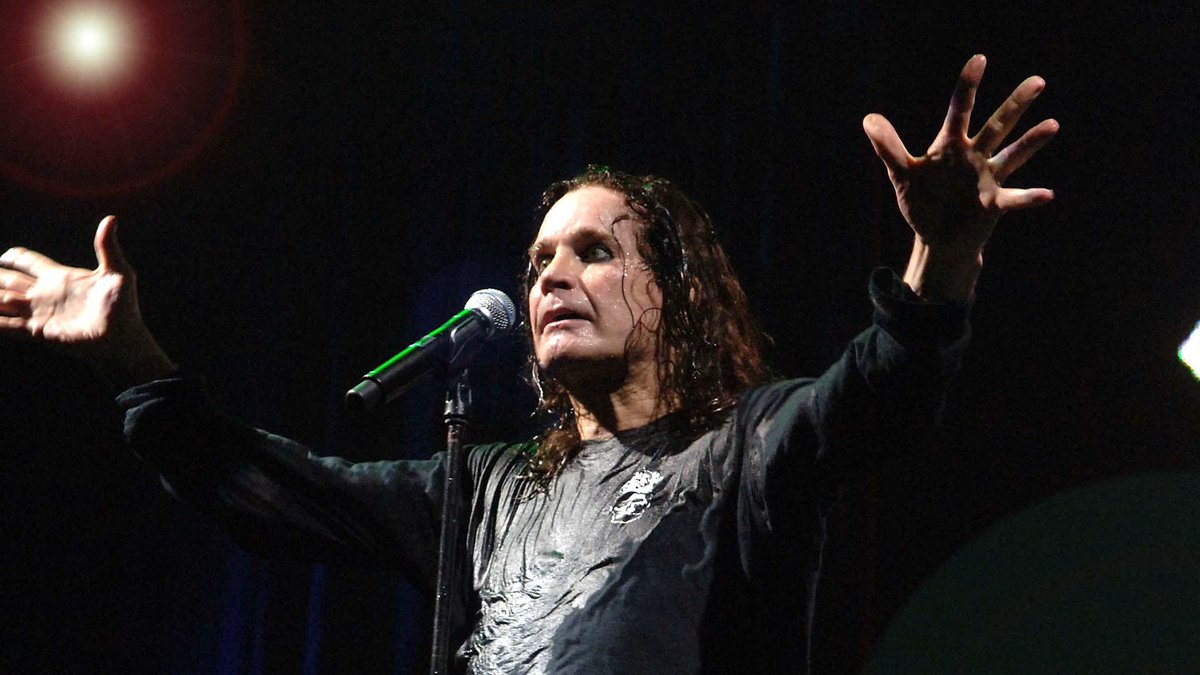 🕊️ 𝐑𝐄𝐒𝐓 𝐈𝐍 𝐏𝐄𝐀𝐂𝐄 𝐎𝐙𝐙𝐘 𝐎𝐒𝐁𝐎𝐔𝐑𝐍𝐄 🎸 #AVFC journalist and Black Sabbath fan James Rushton explains the connection between the late Ozzy Osbourne and Birmingham, as well as the club. | #UTV @WilliamHillire.