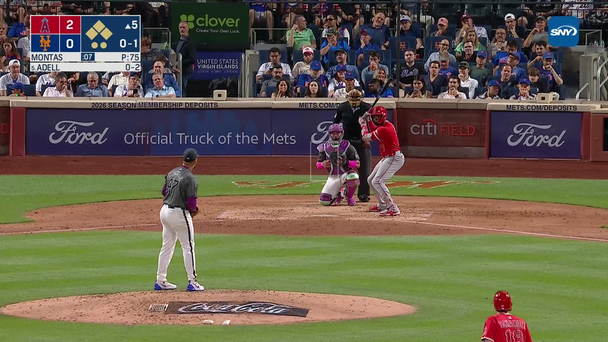 "Can't find it and... he was just kidding" Jeff McNeil goes back to make the catch