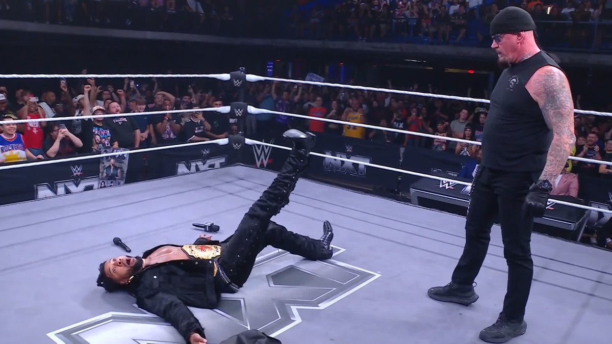 THAT. JUST. HAPPENED. Undertaker just delivered a Chokeslam to Trick Williams! 😱 🤯