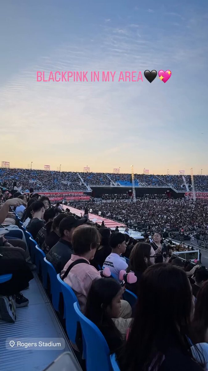 BLACKPINK once again pulls an insanely massive crowd at their SOLD-OUT ‘DEADLINE’ tour stop at Rogers Stadium in Toronto, proving their unmatched impact and just how deeply they are loved as expected.