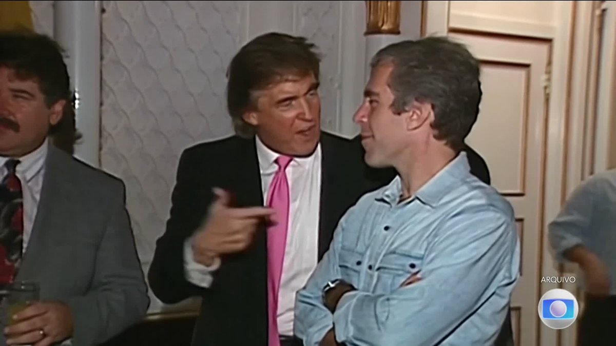 ENTENDA A OPERAÇÃO ''ABAFA'' NO CASO EPSTEIN, NOS EUA 🇺🇸 | Presidente da Câmara antecipa recesso para evitar votação que tornaria pública a investigação que envolve exploração sexual de menores. Trump quer o caso seja encerrado.