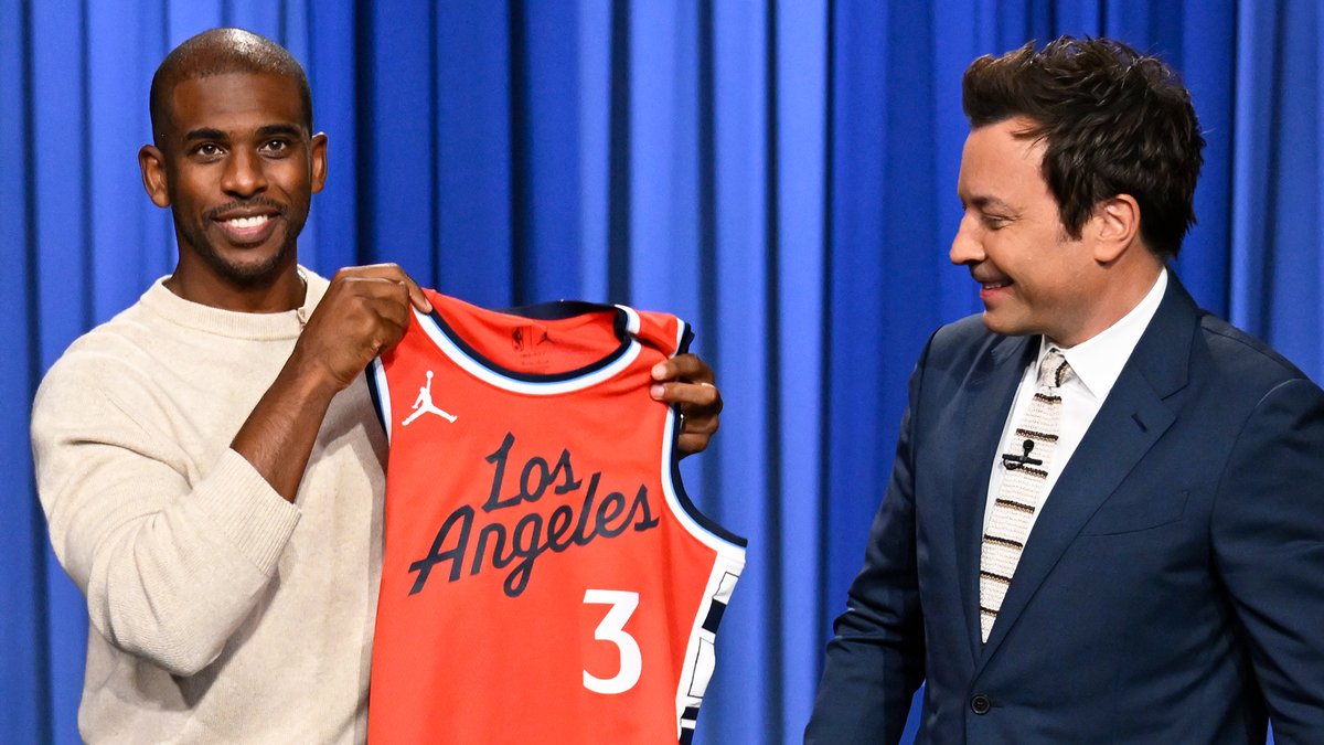 .Chris Paul interrupts the monologue to do a “commercial” for Good Eat'n and then Jimmy surprises him with his brand-new LA Clippers jersey! 🤣 #FallonTonight