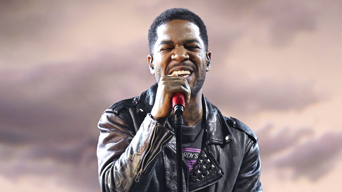 .The Chosen One performs โGraveโ off his upcoming album Free! WATCH โถ๏ธ #FallonTonight
