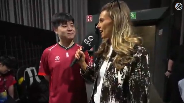 Which icecream is Jeecs's favourite? 🍦🤔 Freya wanted to find out at #IEM Cologne 👇