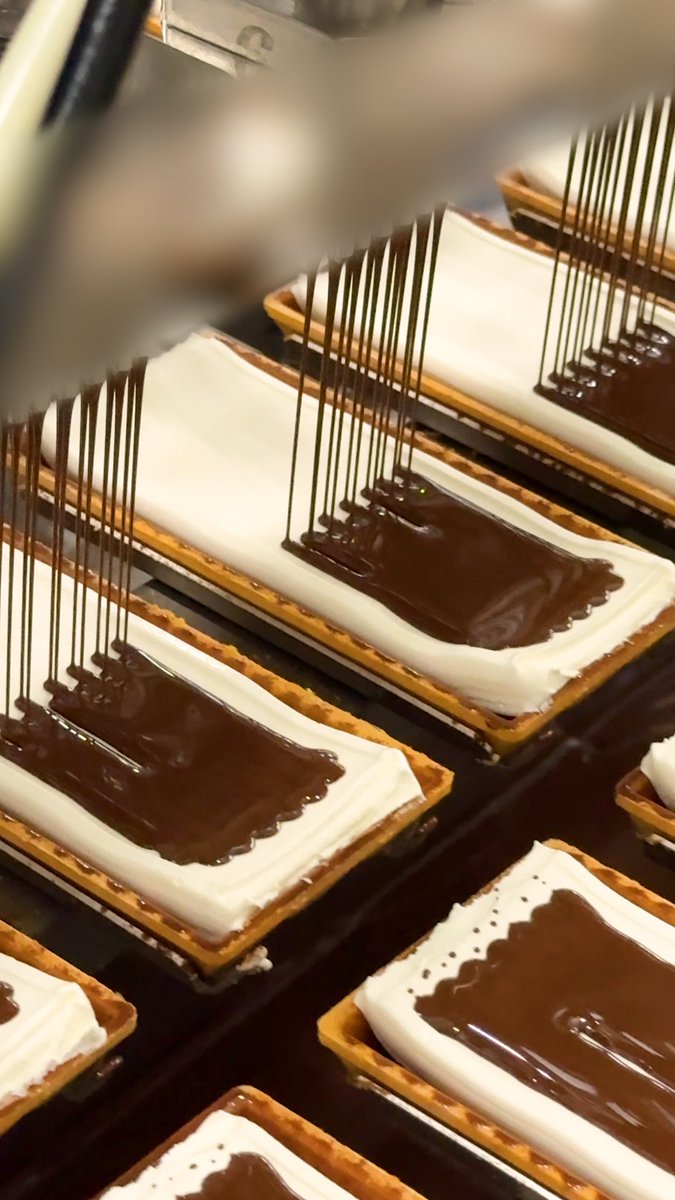 出来立てのチョコモナカジャンボ美味すぎた… チョコモナカジャンボができるまで。森永製菓の舞台裏に迫る！【工場見学】 撮影協力: 森永製菓アイス公式（ティック）