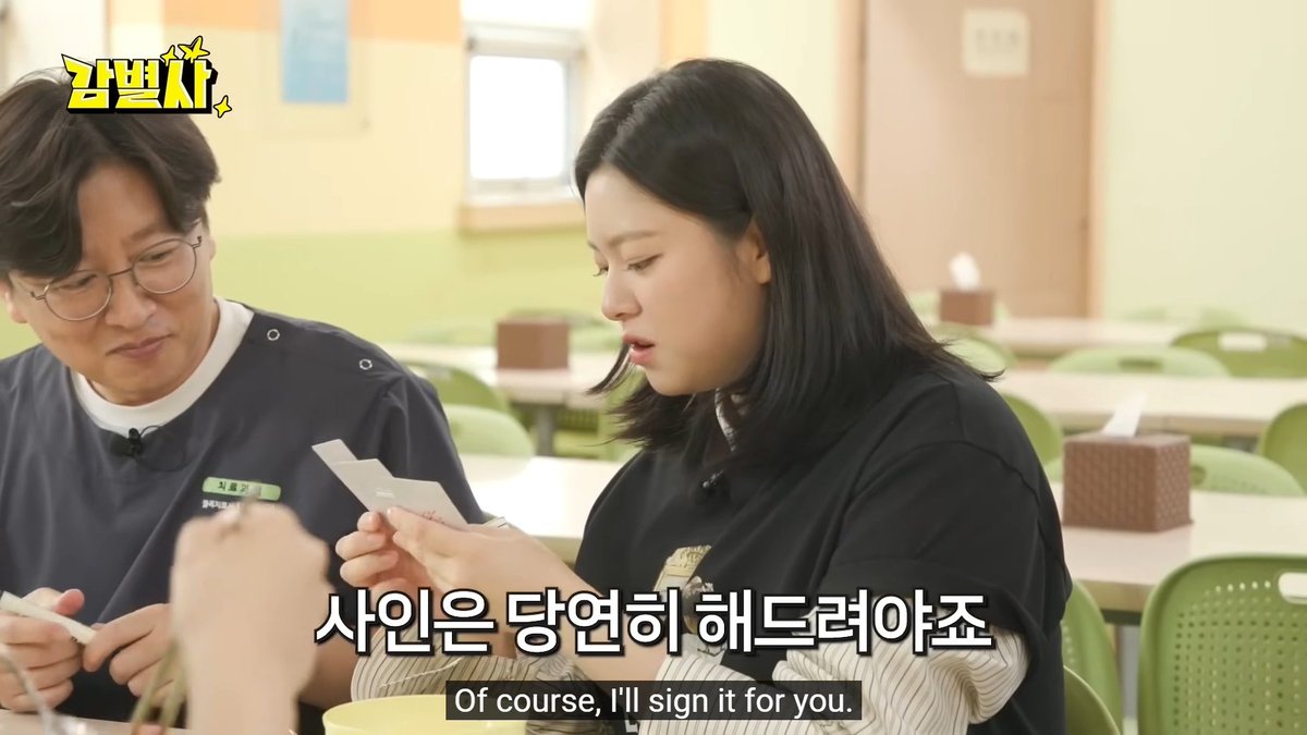THE THERAPIST REVEALING HE'S A ONCE AND JEONGYEON IS HIS FAV SINCE DEBUT AND PULLING OUT A PEN AND PHOTOCARDS FROM TT ERA FOR HER TO SIGN 😭